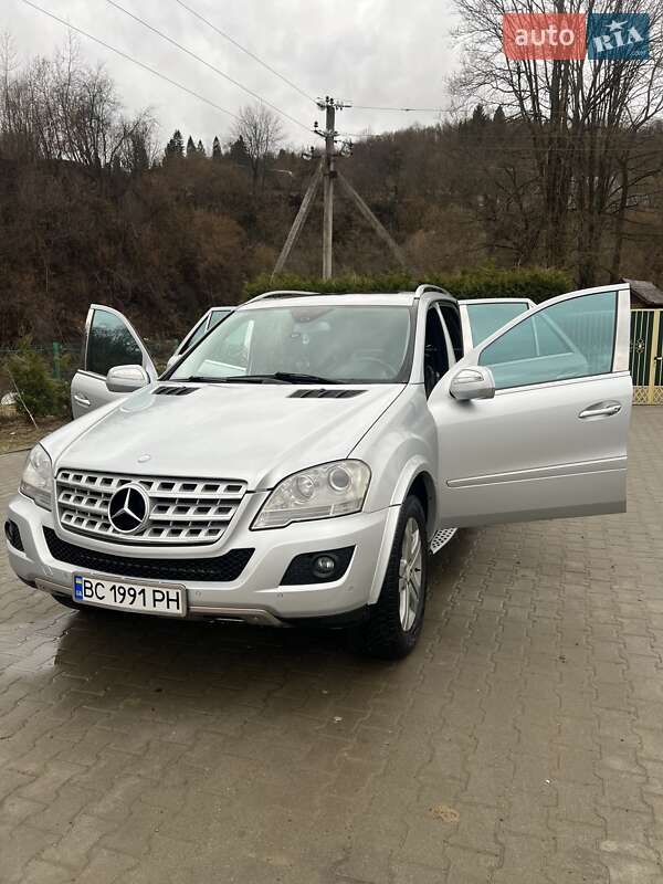 Внедорожник / Кроссовер Mercedes-Benz M-Class 2009 в Львове