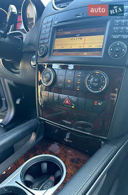Внедорожник / Кроссовер Mercedes-Benz M-Class 2011 в 