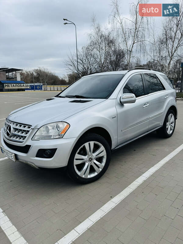Внедорожник / Кроссовер Mercedes-Benz M-Class 2009 в 