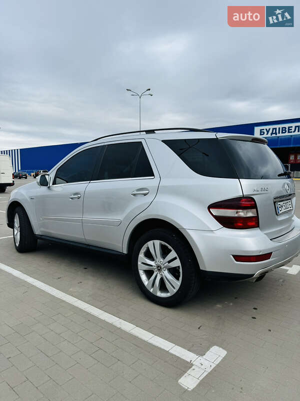 Внедорожник / Кроссовер Mercedes-Benz M-Class 2009 в Сумах