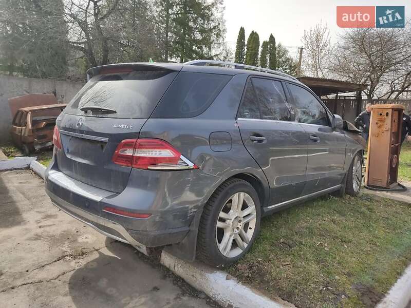 Позашляховик / Кросовер Mercedes-Benz M-Class 2012 в Сумах
