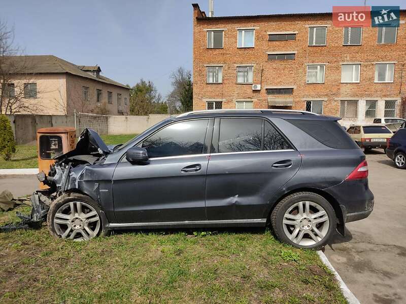 Позашляховик / Кросовер Mercedes-Benz M-Class 2012 в Сумах