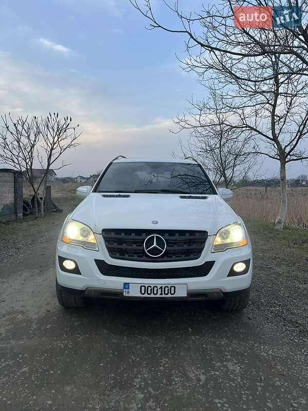 Внедорожник / Кроссовер Mercedes-Benz M-Class 2010 в Ровно