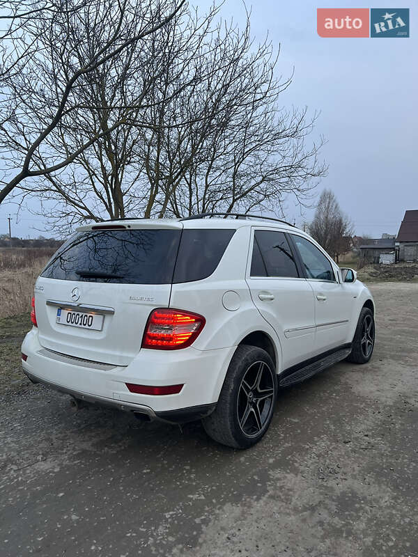 Внедорожник / Кроссовер Mercedes-Benz M-Class 2010 в Ровно