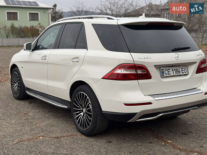 Позашляховик / Кросовер Mercedes-Benz M-Class 2012 в Чернівцях
