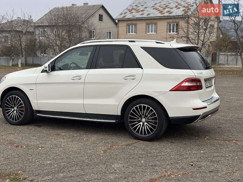Позашляховик / Кросовер Mercedes-Benz M-Class 2012 в Чернівцях