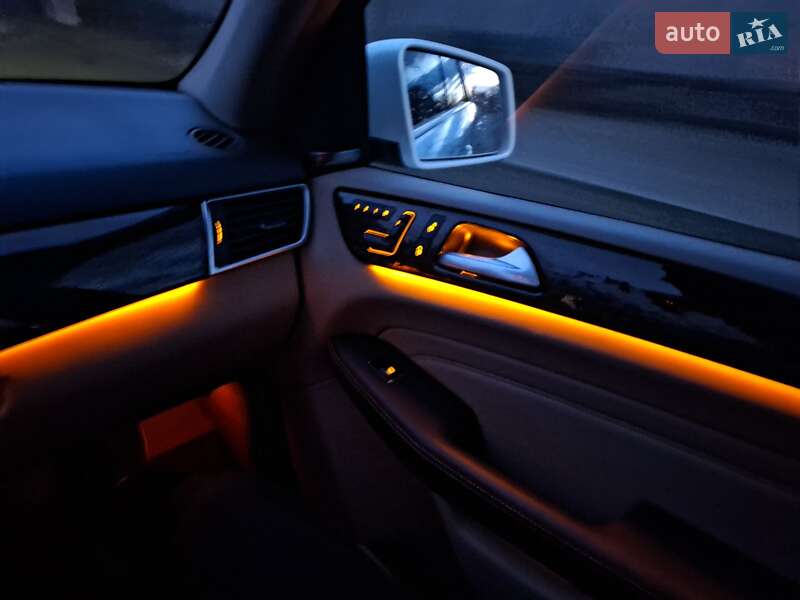 Внедорожник / Кроссовер Mercedes-Benz M-Class 2011 в Виноградове