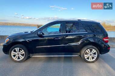 Внедорожник / Кроссовер Mercedes-Benz M-Class 2011 в 