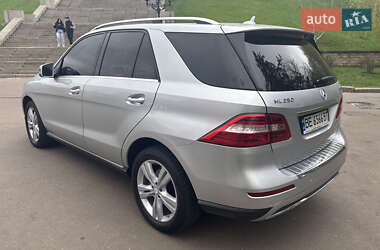 Внедорожник / Кроссовер Mercedes-Benz M-Class 2013 в 