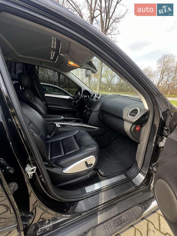Внедорожник / Кроссовер Mercedes-Benz M-Class 2009 в Новоселице