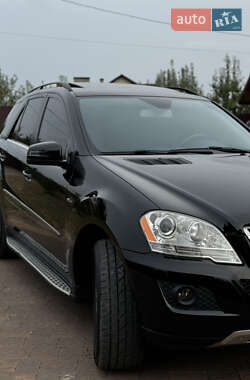 Внедорожник / Кроссовер Mercedes-Benz M-Class 2011 в 