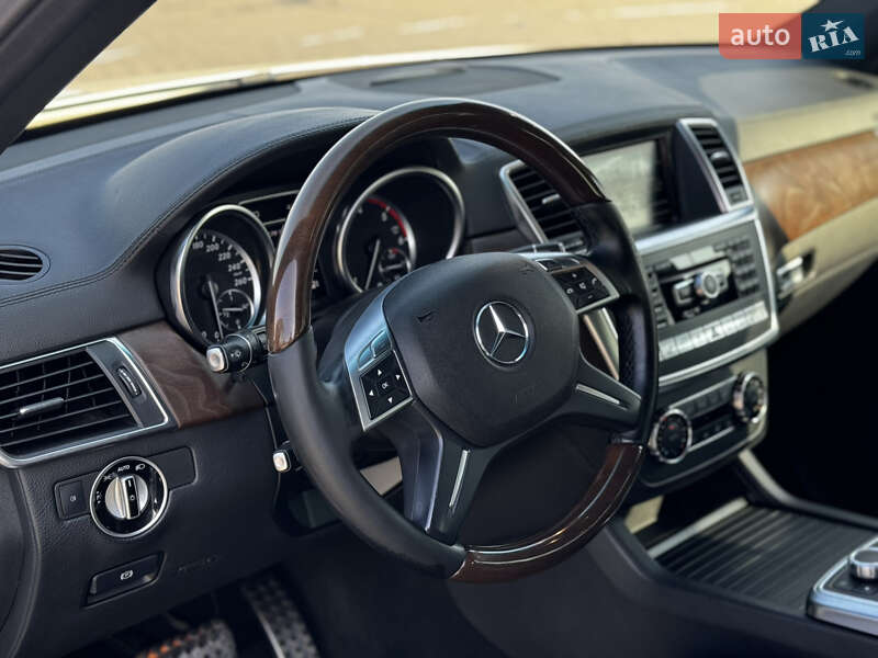 Позашляховик / Кросовер Mercedes-Benz M-Class 2012 в Чернівцях