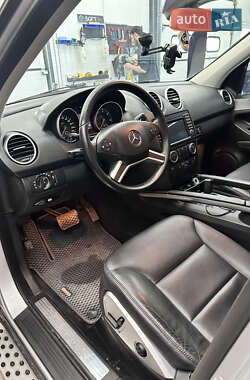 Внедорожник / Кроссовер Mercedes-Benz M-Class 2009 в 