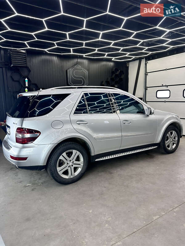 Внедорожник / Кроссовер Mercedes-Benz M-Class 2009 в Львове