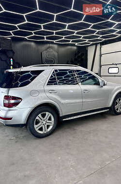 Внедорожник / Кроссовер Mercedes-Benz M-Class 2009 в 