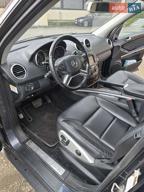Внедорожник / Кроссовер Mercedes-Benz M-Class 2010 в Киеве