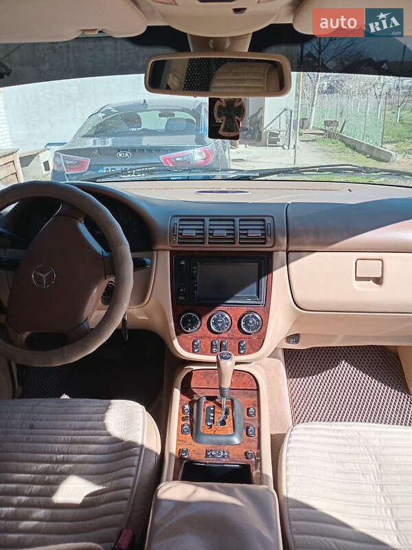 Внедорожник / Кроссовер Mercedes-Benz M-Class 2002 в Гнивани