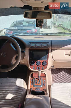 Внедорожник / Кроссовер Mercedes-Benz M-Class 2002 в 