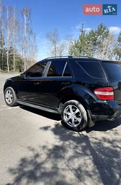 Внедорожник / Кроссовер Mercedes-Benz M-Class 2006 в 