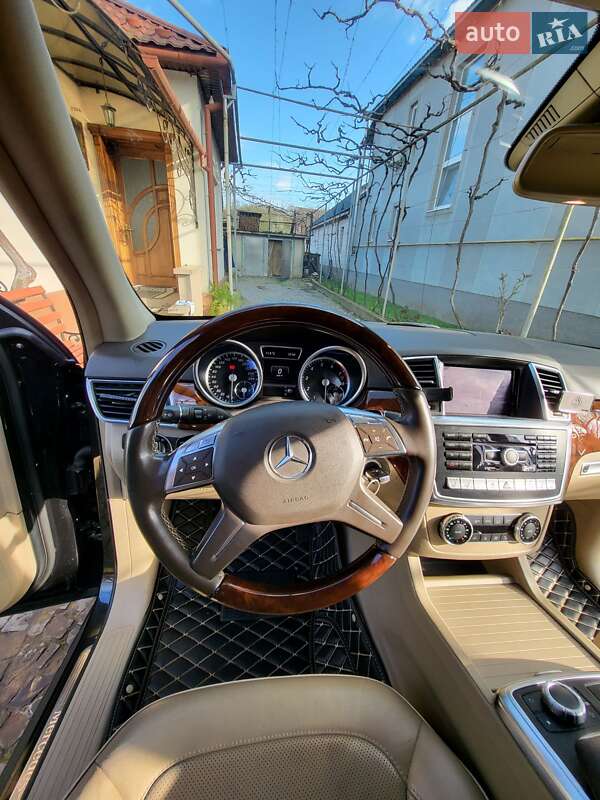Внедорожник / Кроссовер Mercedes-Benz M-Class 2013 в Мукачево