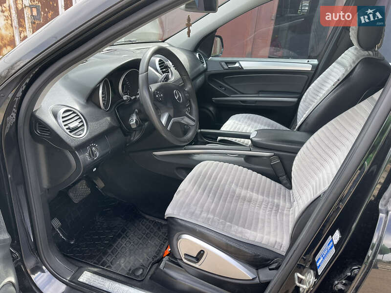 Внедорожник / Кроссовер Mercedes-Benz M-Class 2010 в Черновцах