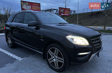 Позашляховик / Кросовер Mercedes-Benz M-Class 2012 в 