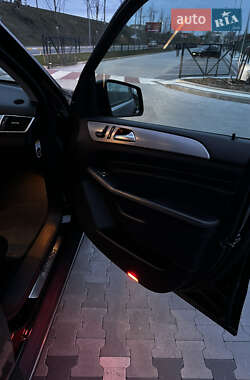 Позашляховик / Кросовер Mercedes-Benz M-Class 2012 в 