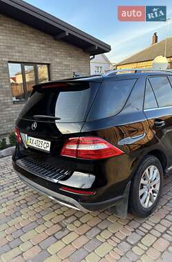 Позашляховик / Кросовер Mercedes-Benz M-Class 2012 в 