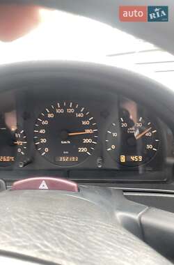 Внедорожник / Кроссовер Mercedes-Benz M-Class 2001 в 