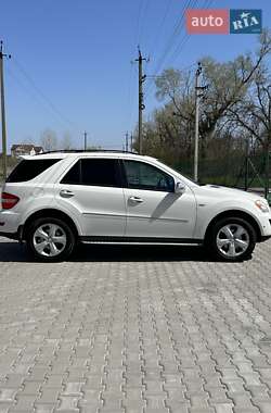 Позашляховик / Кросовер Mercedes-Benz M-Class 2009 в 