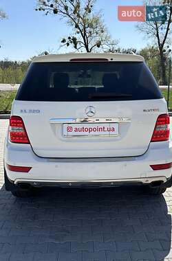 Позашляховик / Кросовер Mercedes-Benz M-Class 2009 в 