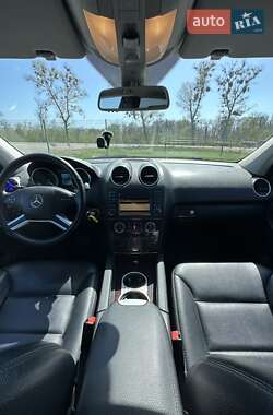 Позашляховик / Кросовер Mercedes-Benz M-Class 2009 в 
