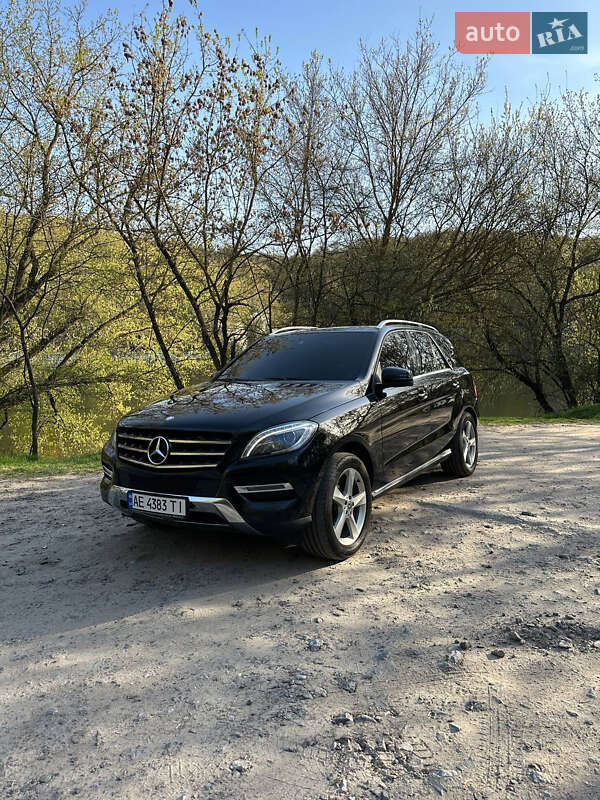 Внедорожник / Кроссовер Mercedes-Benz M-Class 2012 в 