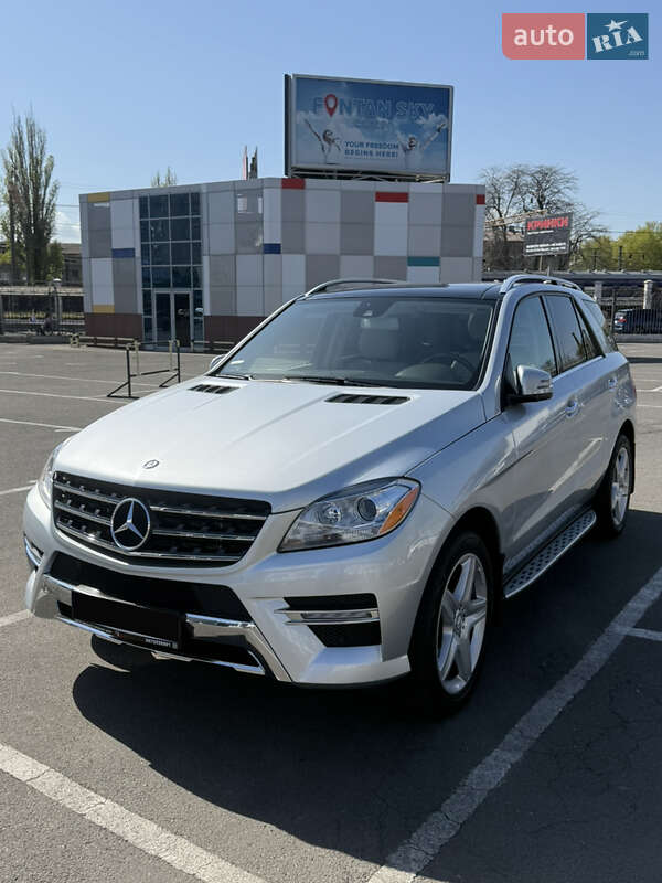 Позашляховик / Кросовер Mercedes-Benz M-Class 2013 в 