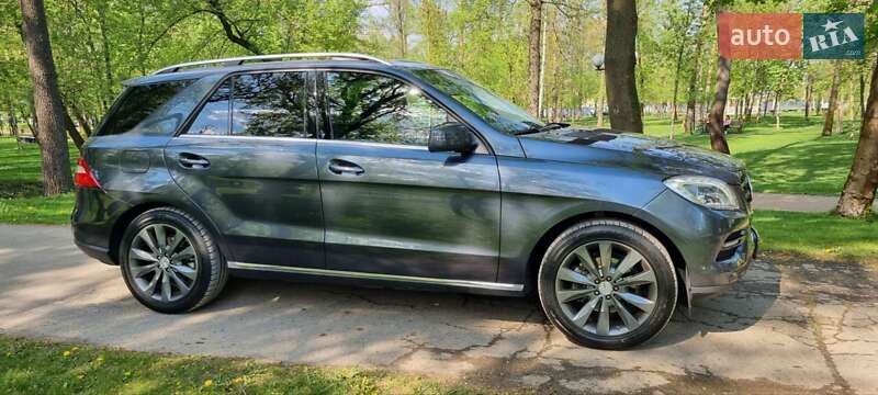 Внедорожник / Кроссовер Mercedes-Benz M-Class 2013 в Ирпене