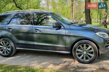 Внедорожник / Кроссовер Mercedes-Benz M-Class 2013 в 