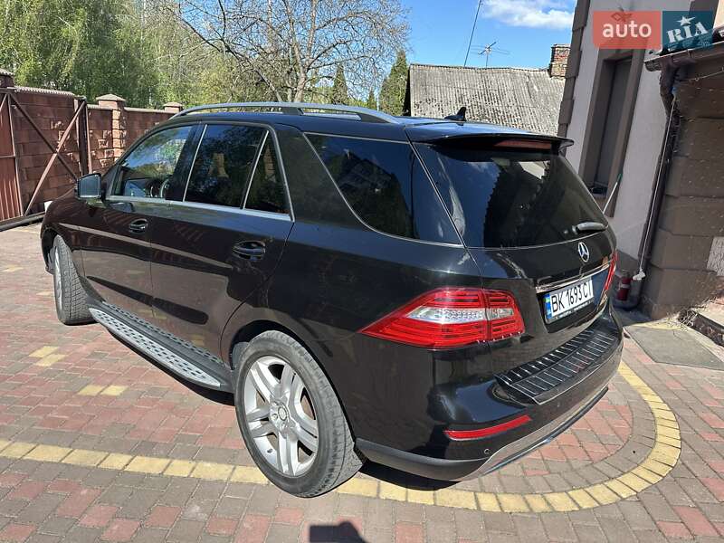 Внедорожник / Кроссовер Mercedes-Benz M-Class 2014 в Ровно