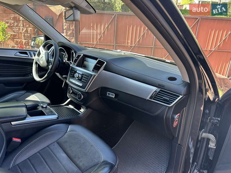 Внедорожник / Кроссовер Mercedes-Benz M-Class 2014 в Ровно