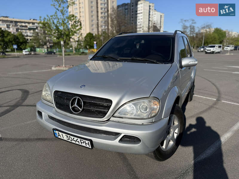 Позашляховик / Кросовер Mercedes-Benz M-Class 2002 в 