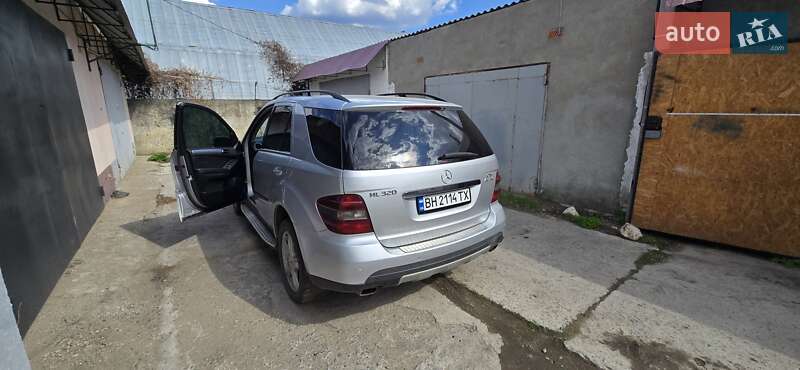 Внедорожник / Кроссовер Mercedes-Benz M-Class 2007 в Подольске фото 22 Внедорожник / Кроссовер Mercedes-Benz M-Class 2007 в Подольске