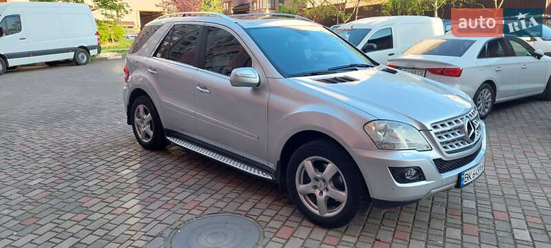 Позашляховик / Кросовер Mercedes-Benz M-Class 2008 в 