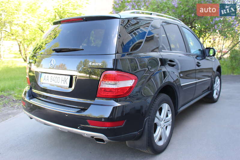 Внедорожник / Кроссовер Mercedes-Benz M-Class 2010 в Киеве