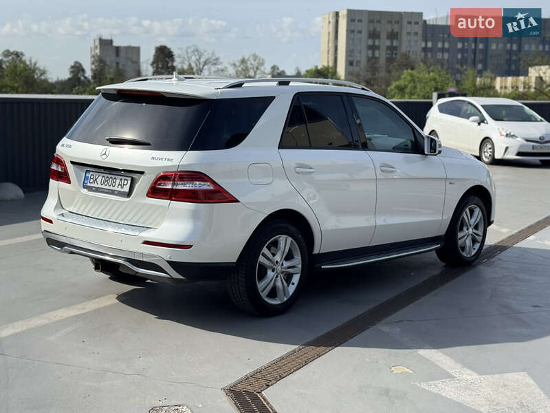 Внедорожник / Кроссовер Mercedes-Benz M-Class 2012 в Киеве фото 11 Внедорожник / Кроссовер Mercedes-Benz M-Class 2012 в Киеве