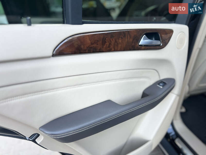 Внедорожник / Кроссовер Mercedes-Benz M-Class 2012 в Киеве