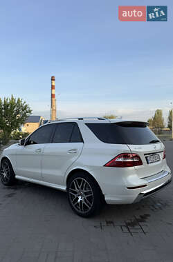 Внедорожник / Кроссовер Mercedes-Benz M-Class 2013 в 