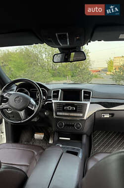 Внедорожник / Кроссовер Mercedes-Benz M-Class 2013 в 
