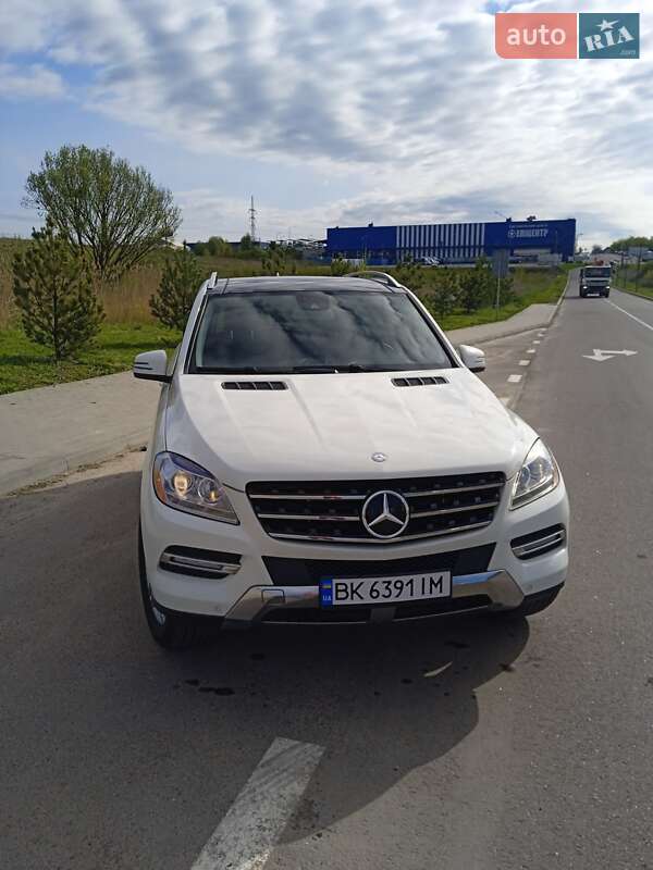 Позашляховик / Кросовер Mercedes-Benz M-Class 2011 в Рівному