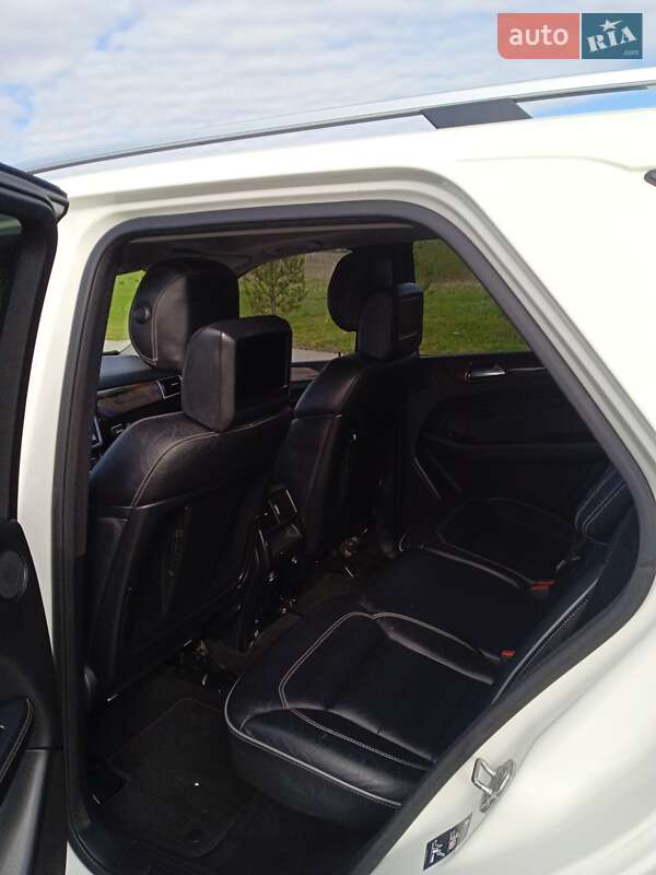 Позашляховик / Кросовер Mercedes-Benz M-Class 2011 в Рівному
