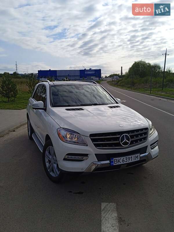 Позашляховик / Кросовер Mercedes-Benz M-Class 2011 в Рівному
