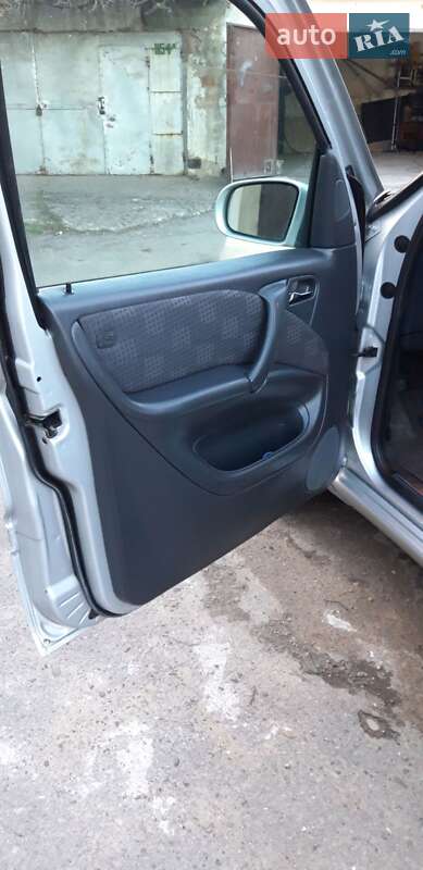 Внедорожник / Кроссовер Mercedes-Benz M-Class 2004 в Черновцах